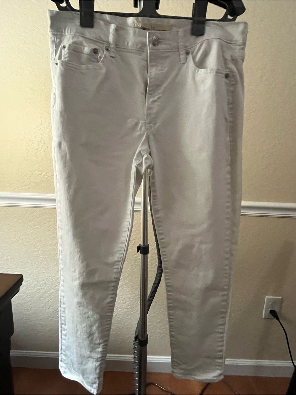 GAP Women’s White Ankle Jeans